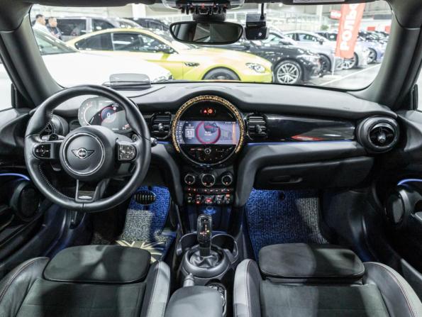 Mini Hatch III (F55/F56) Рестайлинг 2 с пробегом 2021 года, цена 3 649 700 рублей, 79207 км, хэтчбек, Автокод Объявления