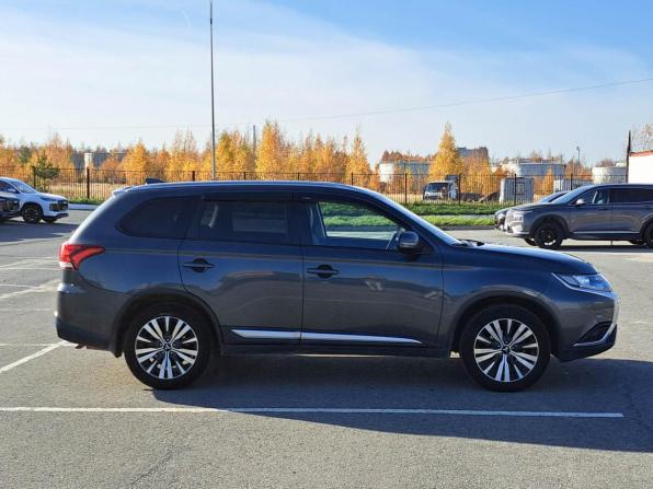 Mitsubishi Outlander III Рестайлинг 3 с пробегом 2019 года, цена 1 716 000 рублей, 282188 км, внедорожник, Автокод Объявления