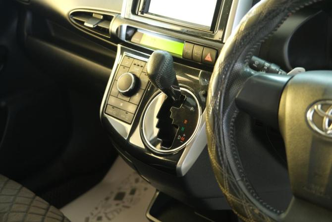 Toyota Wish II Рестайлинг с пробегом 2012 года, цена 1 249 000 рублей, 152000 км, минивэн, Автокод Объявления