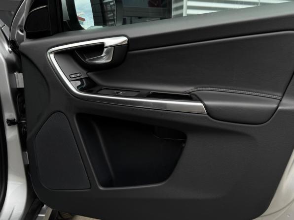 Volvo XC60 I Рестайлинг с пробегом 2016 года, цена 1 990 000 рублей, 170000 км, внедорожник, Автокод Объявления