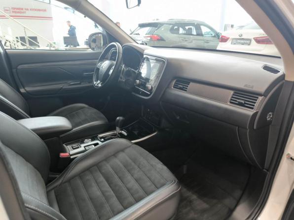 Mitsubishi Outlander III Рестайлинг 3 с пробегом 2022 года, цена 3 200 000 рублей, 48172 км, внедорожник, Автокод Объявления