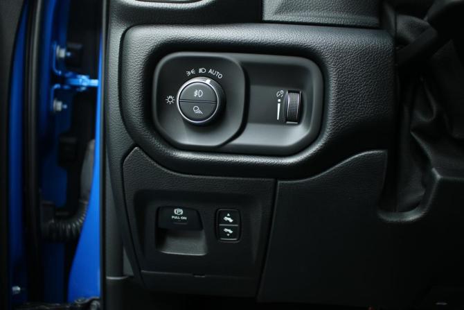 Ram 1500 V с пробегом 2022 года, цена 8 395 000 рублей, 12835 км, пикап, Автокод Объявления