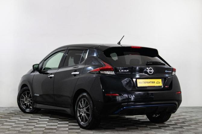 Nissan Leaf II (ZE1) с пробегом 2018 года, цена 1 409 000 рублей, 74800 км, хэтчбек, Автокод Объявления