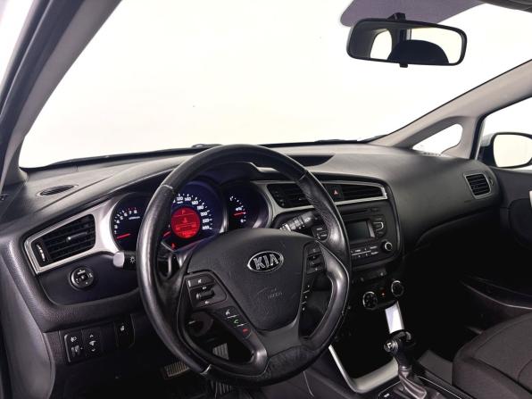 Kia Ceed II Рестайлинг с пробегом 2017 года, цена 1 450 000 рублей, 78000 км, универсал, Автокод Объявления