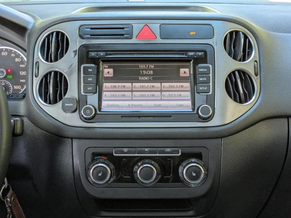 Volkswagen Tiguan I с пробегом 2010 года, цена 980 000 рублей, 218950 км, внедорожник, Автокод Объявления