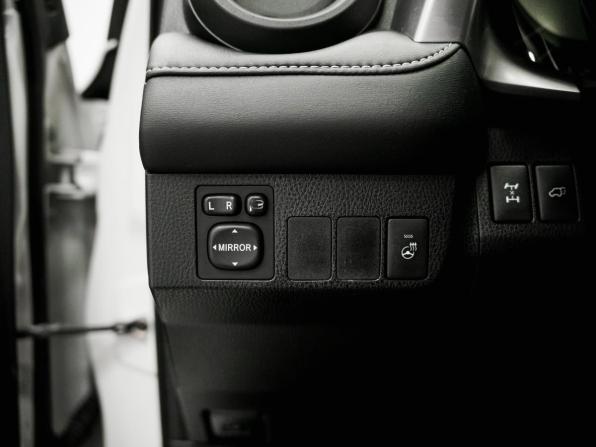 Toyota RAV4 IV (XA40) Рестайлинг с пробегом 2016 года, цена 2 300 000 рублей, 98178 км, внедорожник, Автокод Объявления