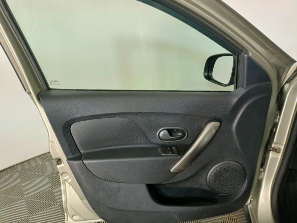 Renault Sandero II с пробегом 2016 года, цена 655 000 рублей, 182000 км, хэтчбек, Автокод Объявления