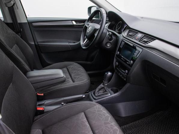 Skoda Rapid I Рестайлинг с пробегом 2018 года, цена 1 258 000 рублей, 63391 км, лифтбек, Автокод Объявления