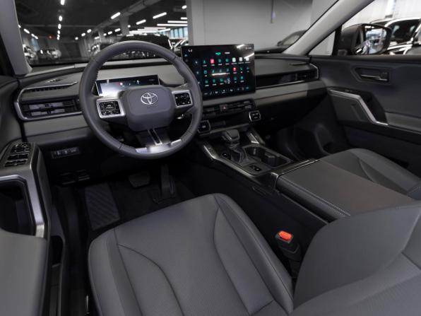 Toyota RAV4 VI (XA60) с пробегом 2026 года, цена 4 400 000 рублей, 18 км, внедорожник, Автокод Объявления