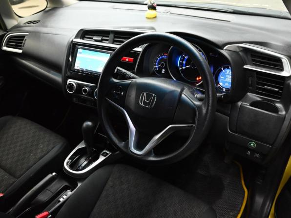 Honda Fit III с пробегом 2013 года, цена 899 000 рублей, 176262 км, хэтчбек, Автокод Объявления