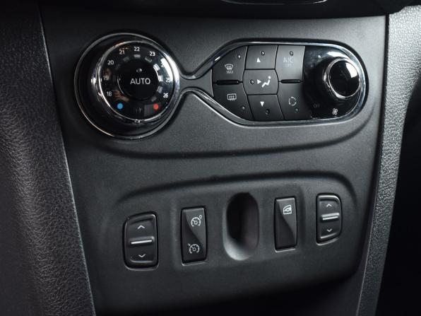 Renault Sandero II Рестайлинг с пробегом 2021 года, цена 1 299 995 рублей, 50371 км, хэтчбек, Автокод Объявления