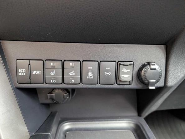 Toyota RAV4 IV (XA40) Рестайлинг с пробегом 2018 года, цена 2 697 000 рублей, 122673 км, внедорожник, Автокод Объявления