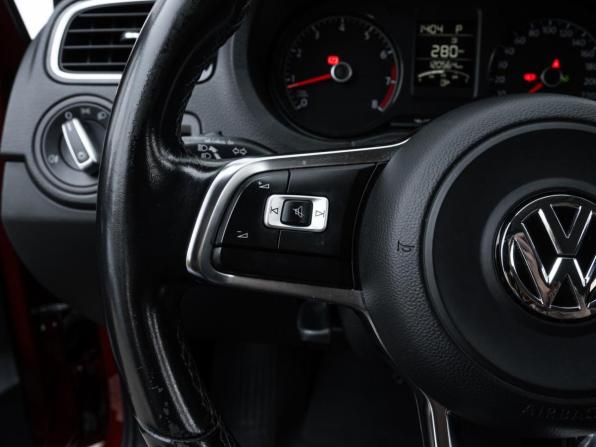 Volkswagen Polo V Рестайлинг с пробегом 2019 года, цена 1 417 500 рублей, 120564 км, седан, Автокод Объявления