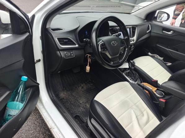 Hyundai Solaris II с пробегом 2018 года, цена 879 000 рублей, 236338 км, седан, Автокод Объявления