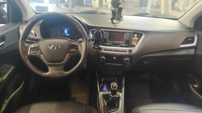 Hyundai Solaris II с пробегом 2018 года, цена 1 254 000 рублей, 112346 км, седан, Автокод Объявления