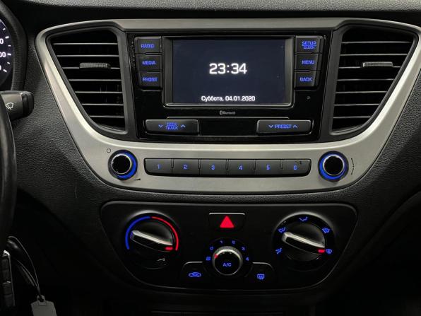 Hyundai Solaris II с пробегом 2018 года, цена 980 000 рублей, 168483 км, седан, Автокод Объявления