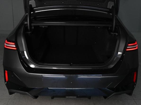 BMW 5 серии VIII (G60/G61/G68) с пробегом 2024 года, цена 7 649 000 рублей, 9460 км, седан, Автокод Объявления