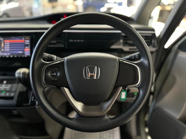 Honda Stepwgn V с пробегом 2017 года, цена 1 790 000 рублей, 85031 км, минивэн, Автокод Объявления