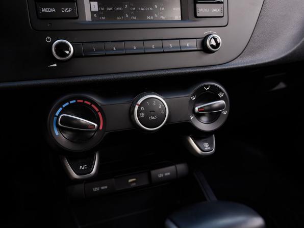 Kia Rio IV Рестайлинг с пробегом 2021 года, цена 1 663 000 рублей, 52100 км, хэтчбек, Автокод Объявления