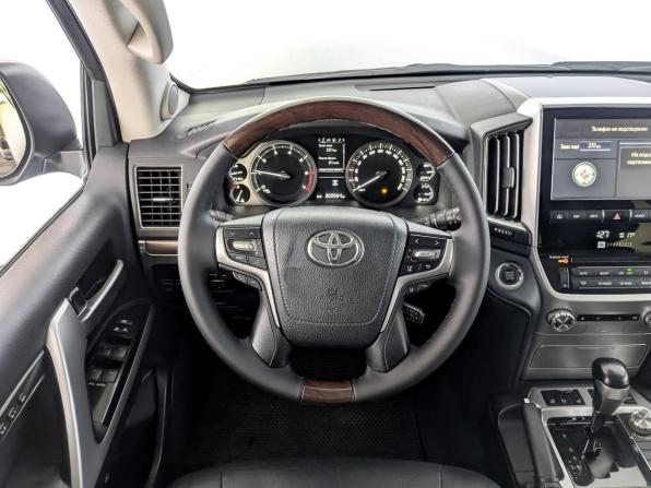 Toyota Land Cruiser 200 Series Рестайлинг 2 с пробегом 2017 года, цена 4 689 000 рублей, 300506 км, внедорожник, Автокод Объявления