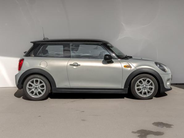Mini Hatch III (F55/F56) Рестайлинг с пробегом 2018 года, цена 1 800 000 рублей, 73652 км, хэтчбек, Автокод Объявления