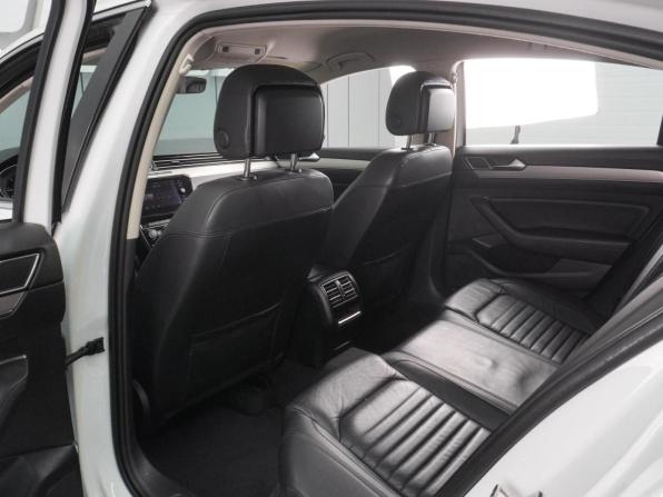 Volkswagen Passat B8 с пробегом 2018 года, цена 2 226 000 рублей, 235397 км, седан, Автокод Объявления