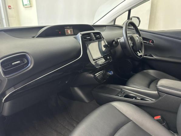 Toyota Prius IV (XW50) с пробегом 2019 года, цена 2 150 000 рублей, 76115 км, лифтбек, Автокод Объявления