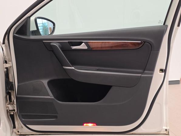 Volkswagen Passat B7 с пробегом 2012 года, цена 1 375 000 рублей, 153686 км, седан, Автокод Объявления