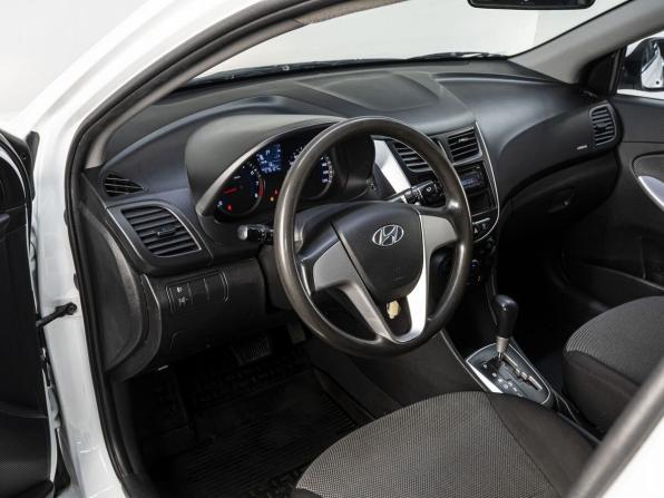 Hyundai Solaris I с пробегом 2014 года, цена 600 000 рублей, 276127 км, седан, Автокод Объявления