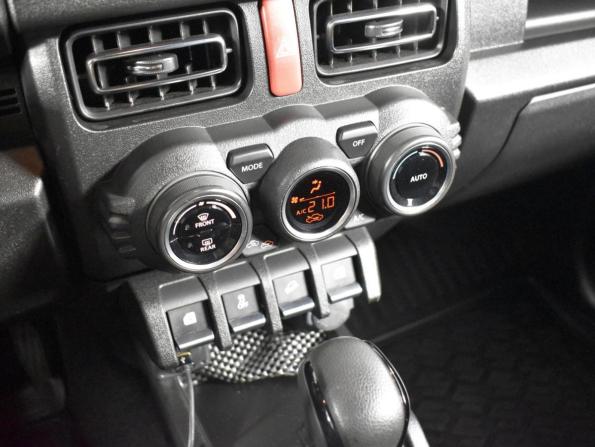 Suzuki Jimny IV с пробегом 2020 года, цена 3 396 900 рублей, 23821 км, внедорожник, Автокод Объявления