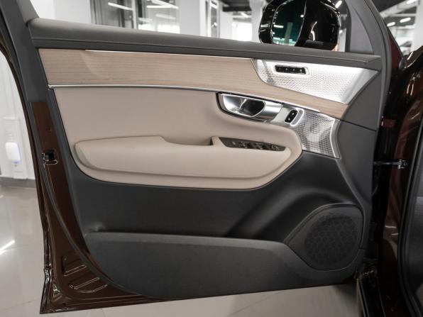 Volvo XC90 II Рестайлинг 2 с пробегом 2025 года, цена 9 950 000 рублей, 30 км, внедорожник, Автокод Объявления