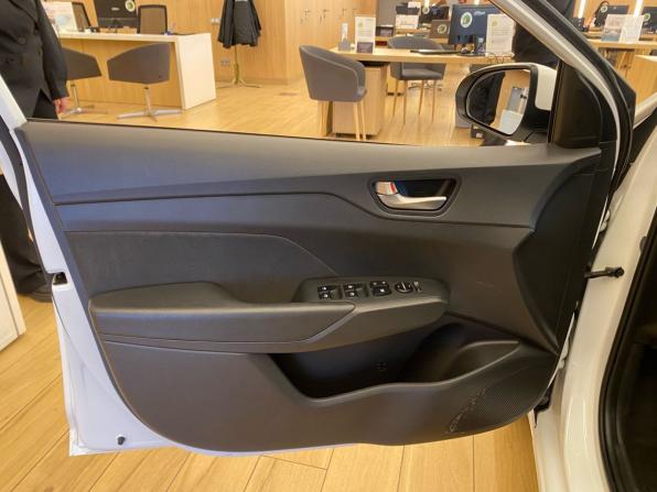 Hyundai Solaris II с пробегом 2019 года, цена 1 279 000 рублей, 121000 км, седан, Автокод Объявления