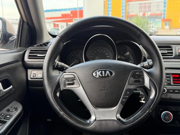 Kia Rio III Рестайлинг с пробегом 2015 года, цена 900 000 рублей, 205761 км, седан, Автокод Объявления