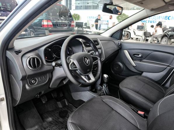 Renault Logan II Рестайлинг с пробегом 2021 года, цена 1 050 000 рублей, 56869 км, седан, Автокод Объявления