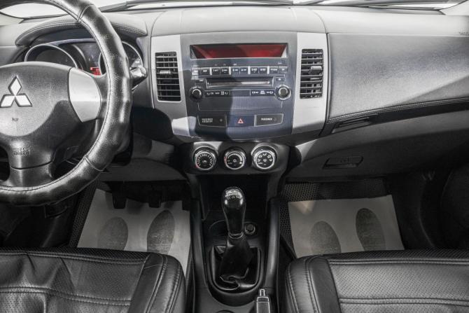 Mitsubishi Outlander II Рестайлинг с пробегом 2012 года, цена 919 000 рублей, 280000 км, внедорожник, Автокод Объявления