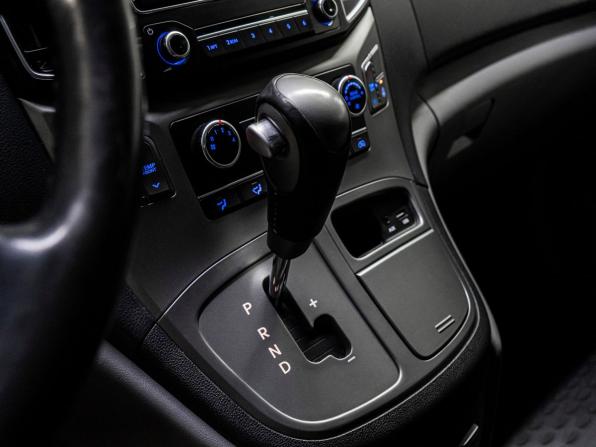 Hyundai H-1 II Рестайлинг с пробегом 2016 года, цена 2 409 000 рублей, 184210 км, минивэн, Автокод Объявления
