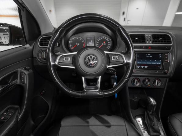 Volkswagen Polo V Рестайлинг с пробегом 2019 года, цена 1 420 000 рублей, 91946 км, седан, Автокод Объявления