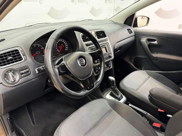 Volkswagen Polo V Рестайлинг с пробегом 2016 года, цена 1 090 000 рублей, 88892 км, седан, Автокод Объявления