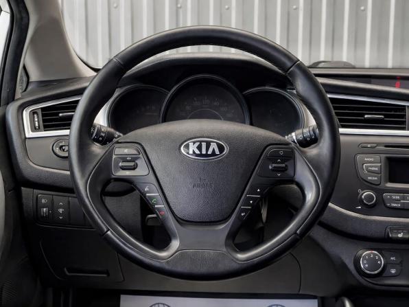 Kia Ceed II Рестайлинг с пробегом 2017 года, цена 1 227 000 рублей, 174863 км, хэтчбек, Автокод Объявления