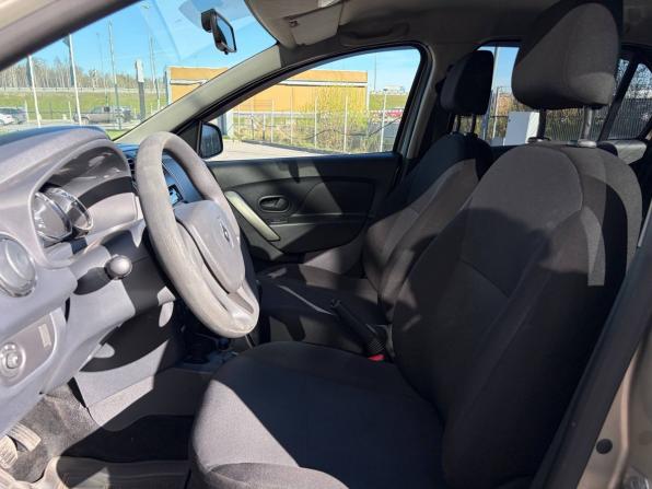 Renault Logan II с пробегом 2015 года, цена 595 000 рублей, 141000 км, седан, Автокод Объявления