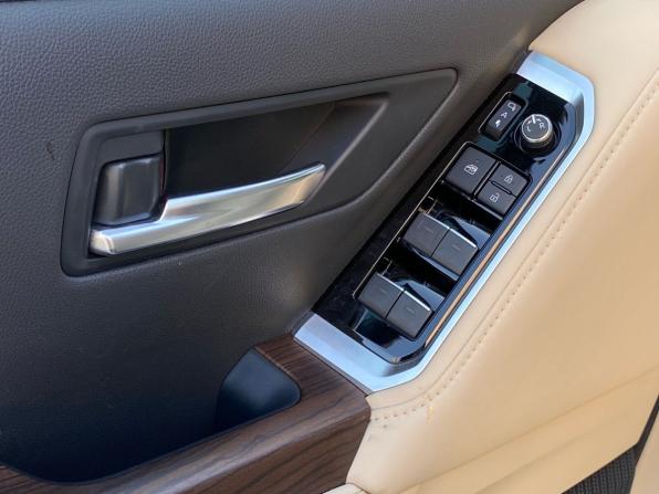 Toyota Land Cruiser 300 Series с пробегом 2023 года, цена 12 900 000 рублей, 704 км, внедорожник, Автокод Объявления