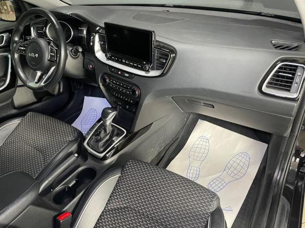 Kia Ceed III Рестайлинг с пробегом 2022 года, цена 2 399 000 рублей, 57630 км, универсал, Автокод Объявления