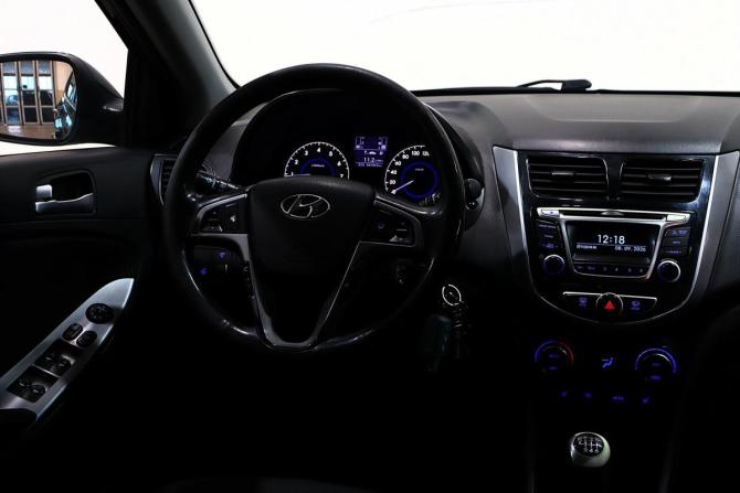 Hyundai Solaris I Рестайлинг с пробегом 2015 года, цена 798 000 рублей, 198000 км, хэтчбек, Автокод Объявления