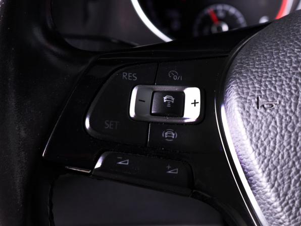 Volkswagen Golf VII Рестайлинг с пробегом 2019 года, цена 1 380 000 рублей, 279731 км, универсал, Автокод Объявления