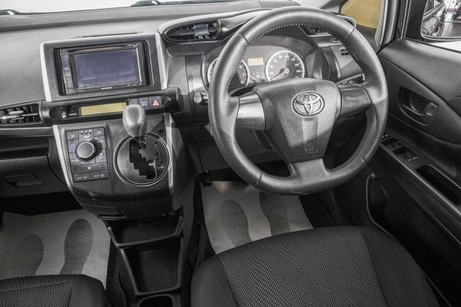Toyota Wish II Рестайлинг с пробегом 2014 года, цена 1 299 000 рублей, 204000 км, минивэн, Автокод Объявления