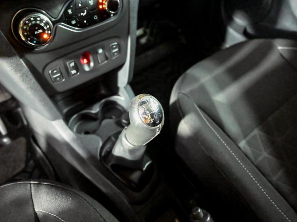 Renault Sandero II с пробегом 2017 года, цена 1 000 000 рублей, 132000 км, хэтчбек, Автокод Объявления