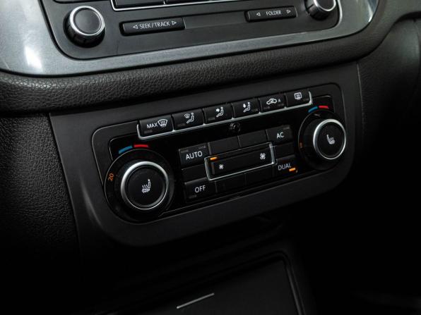 Volkswagen Tiguan I Рестайлинг с пробегом 2012 года, цена 990 000 рублей, 233623 км, внедорожник, Автокод Объявления