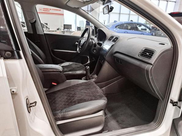 Volkswagen Polo V Рестайлинг с пробегом 2017 года, цена 1 190 000 рублей, 91340 км, седан, Автокод Объявления