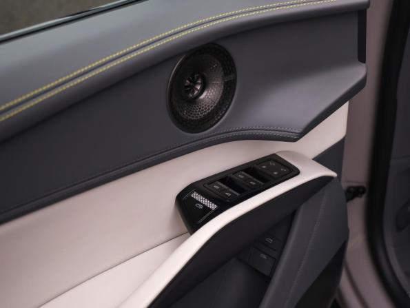 Lotus Eletre с пробегом 2023 года, цена 9 399 000 рублей, 29180 км, внедорожник, Автокод Объявления