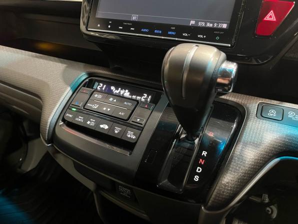 Honda Stepwgn V с пробегом 2015 года, цена 1 630 000 рублей, 251269 км, минивэн, Автокод Объявления